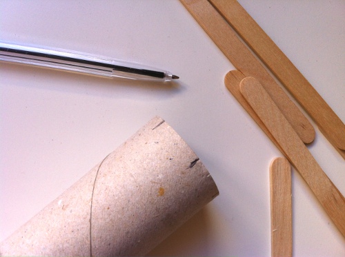 DIY tutorial tricotin casero con rollo de papel reciclado