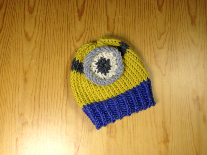 Tutorial DIY: Cómo tejer un gorro Minion con telar