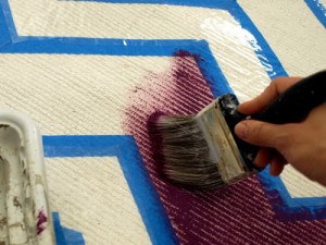 Tutorial alfombra pintada DIY a rayas zig zag