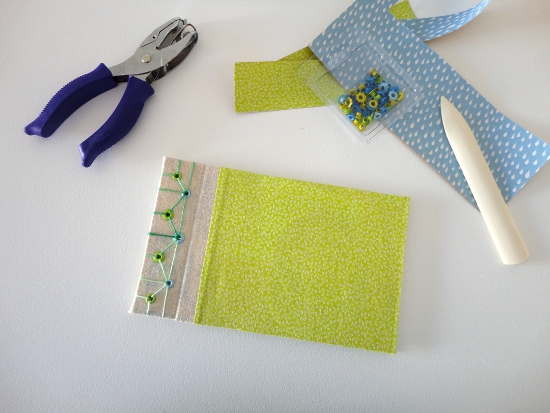 Libreta DIY hecha con cartones reciclados y telas adhesivas Tutorial DIY paso a paso cómo hacer encuadernacion japonesa