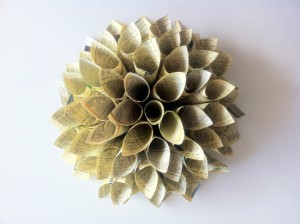 DIY tutorial paso a paso cómo hacer corona flor dalia de papel 3D