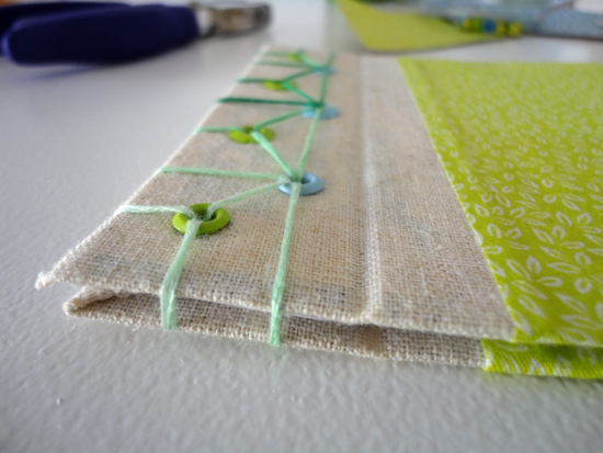 Libreta DIY (detalle de la encuadernación japonesa)