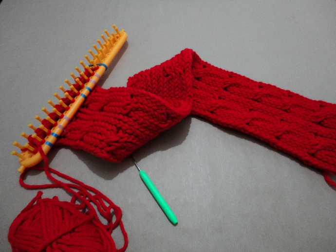 How to Loom Knit a Cabled Scarf with a rectangular loom (DIY Tutorial) 