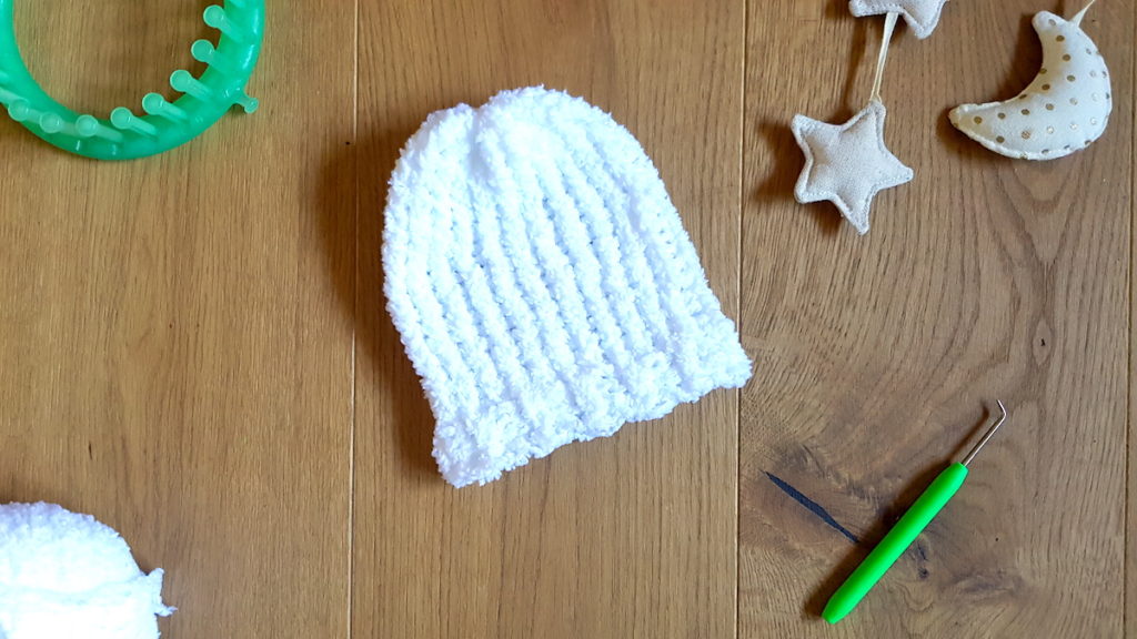 Tutorial como tejer gorro bebé recién nacido con telar de 24 postes y lana Nube